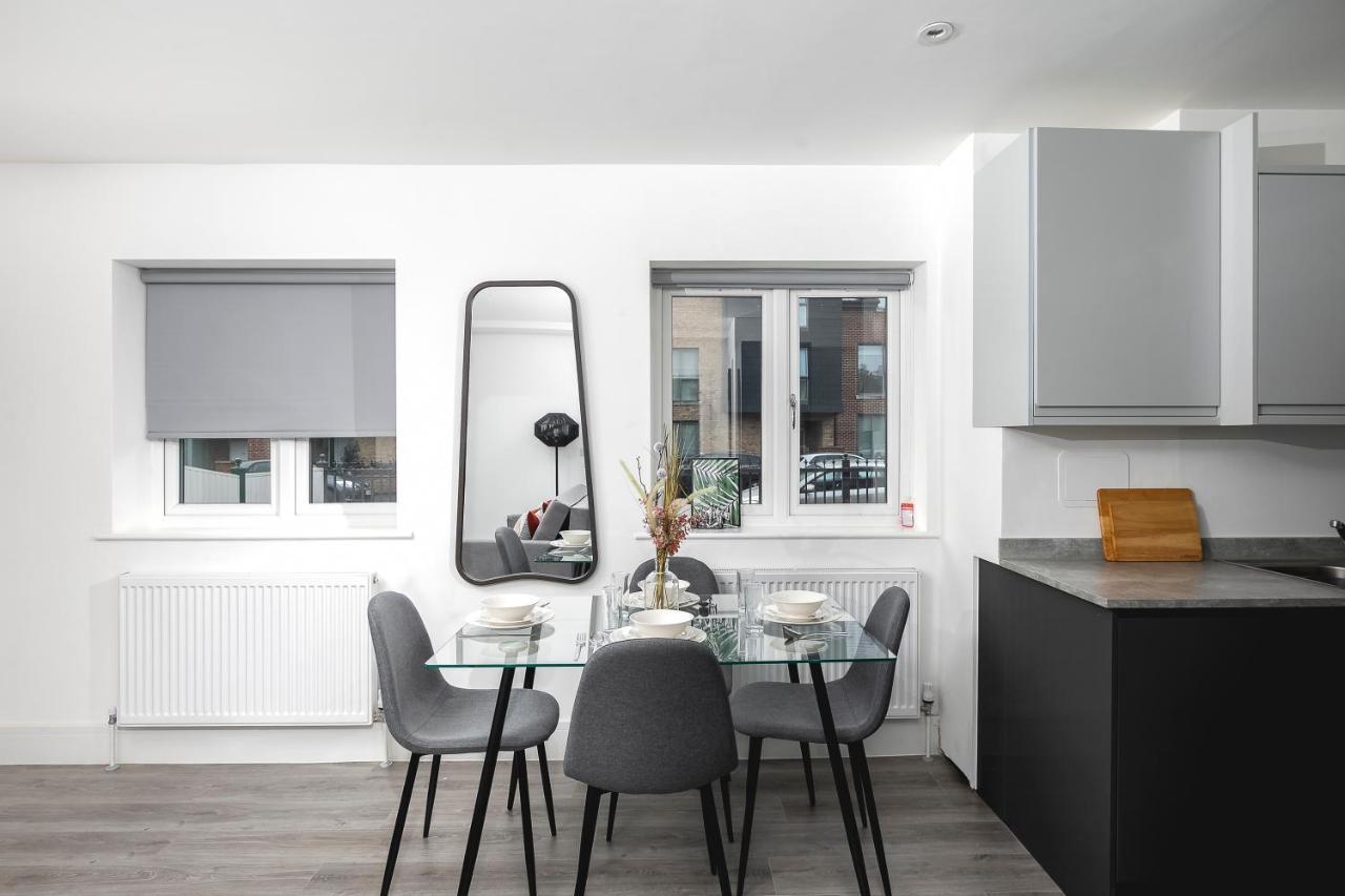 Skyvillion - London Enfield Chase Apartments With Parking & Wifi Dış mekan fotoğraf