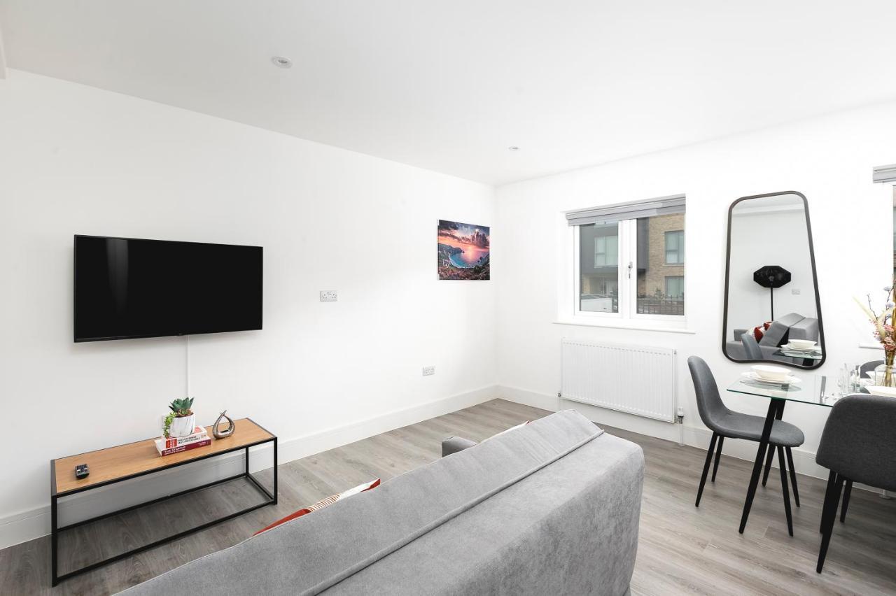 Skyvillion - London Enfield Chase Apartments With Parking & Wifi Dış mekan fotoğraf