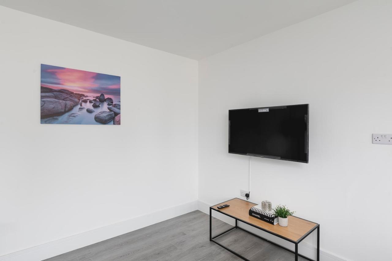Skyvillion - London Enfield Chase Apartments With Parking & Wifi Dış mekan fotoğraf