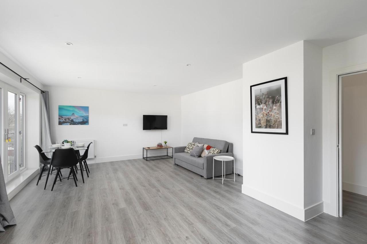 Skyvillion - London Enfield Chase Apartments With Parking & Wifi Dış mekan fotoğraf