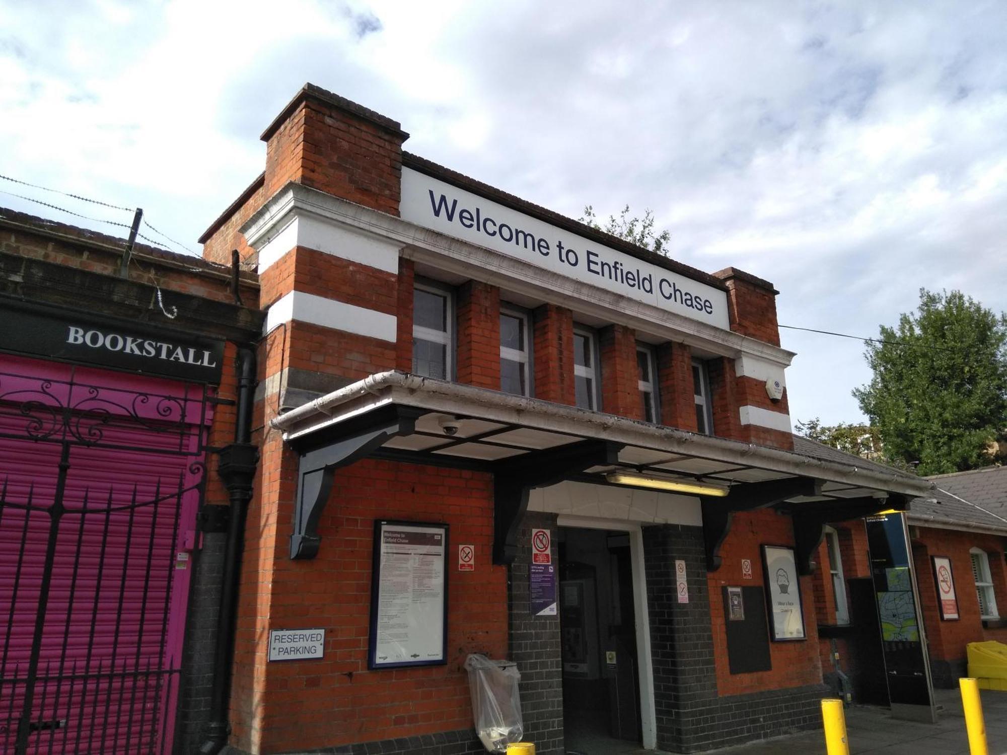 Skyvillion - London Enfield Chase Apartments With Parking & Wifi Dış mekan fotoğraf